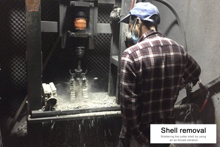 Vibratory polishing to enhance the shine of jewelry pieces