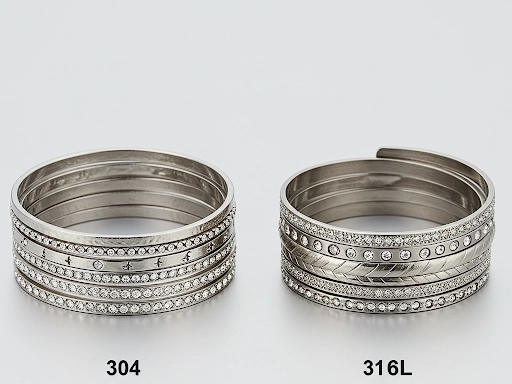 Side-by-Side Comparison of 304 vs. 316L Stainless Steel Bracelets